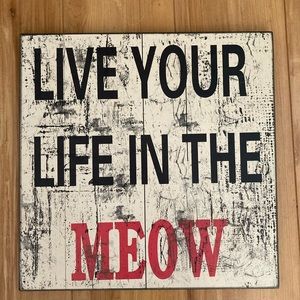 “Live Your Life In The Meow” punny sign.